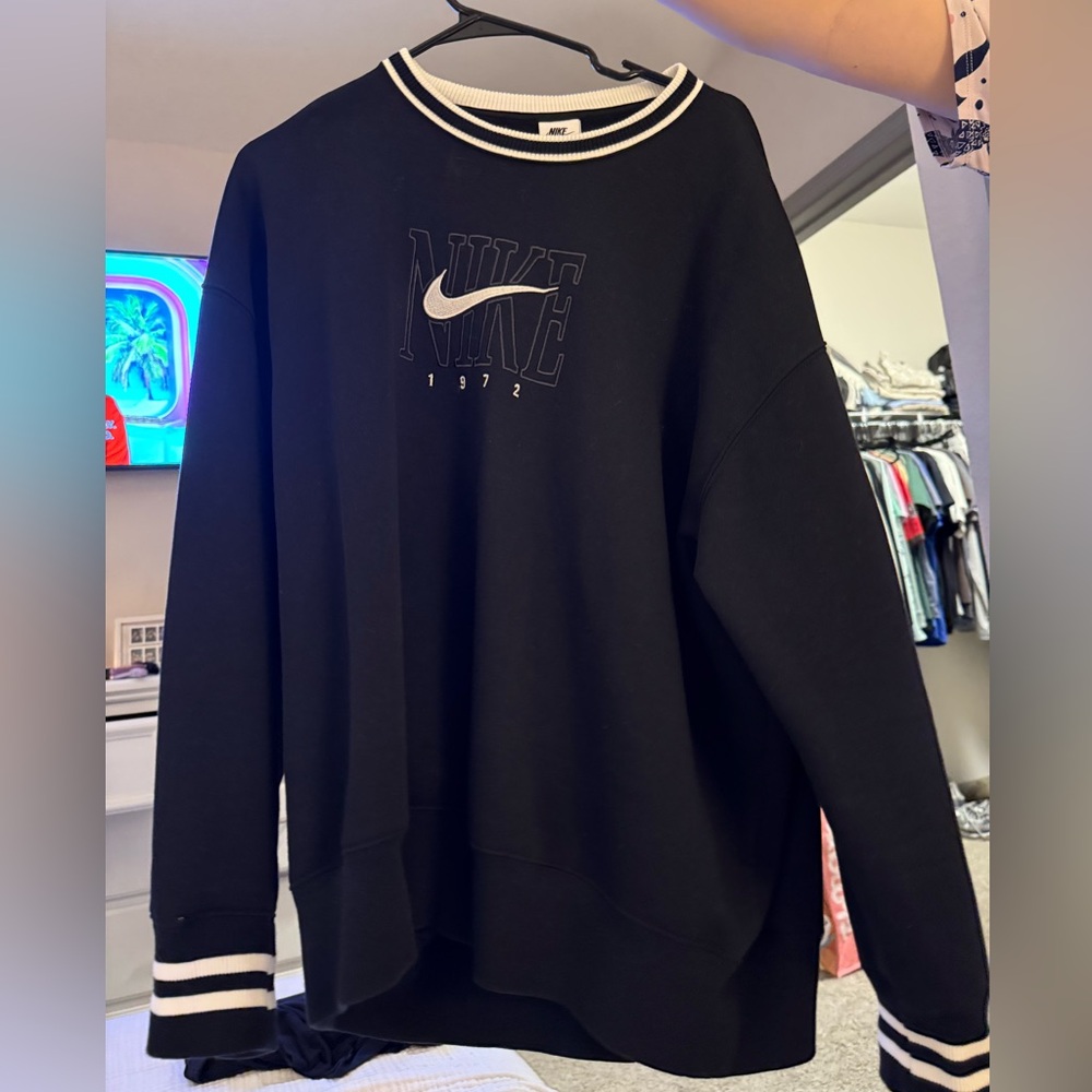 Nike Unisex Black Sweater